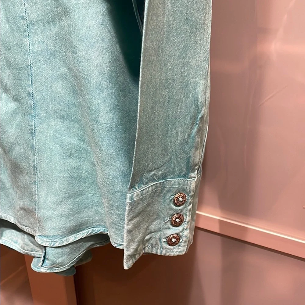 Turquoise Button-Up Shirt - Picture 3 of 4
